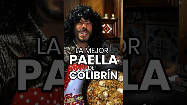 Er Richa, personaje de Pablo Nicasso, cocinando paella de solomillo en Ocurrensia